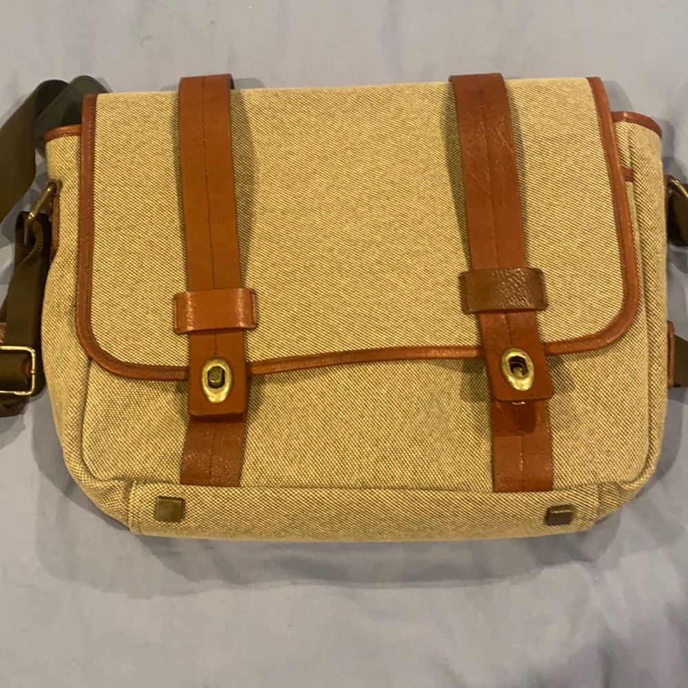 NWOT Bosch Canvas messenger bag perfect condition
